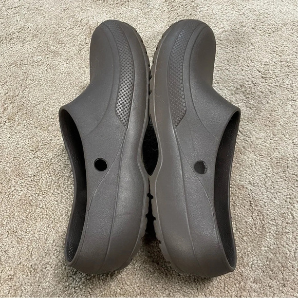 CROCS Slip-On Strapless Mammoth Mule Clog Brown mens size 12 - Picture 3 of 10